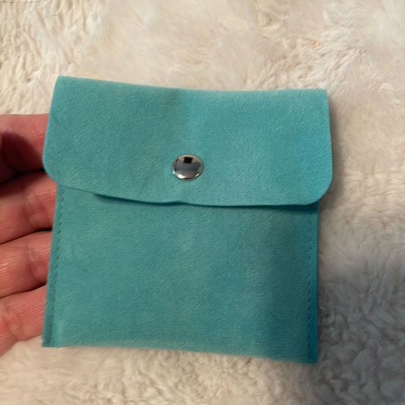 Gorgeous silver colour necklace with crystals - Picture 10 of 11